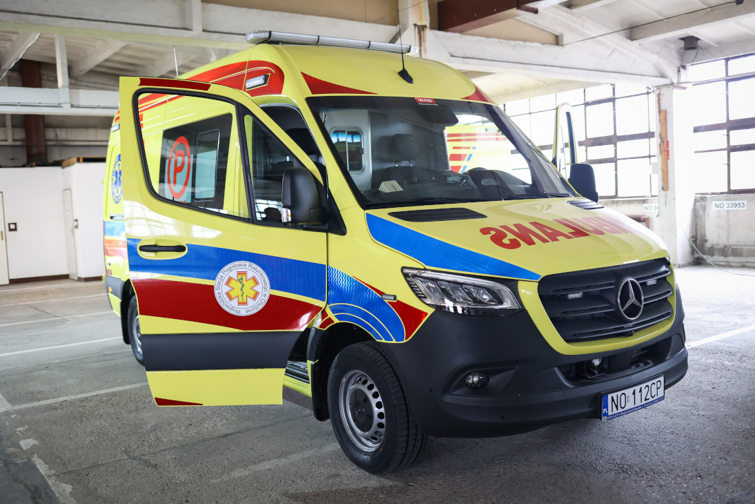 Nowy ambulans ratownictwa medycznego